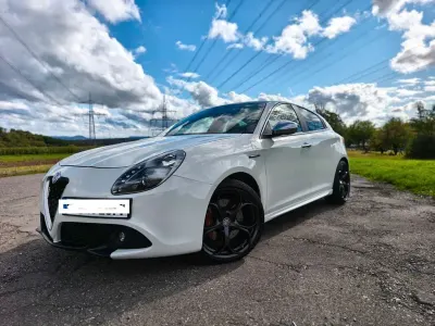 Gebraucht Alfa Romeo Giulietta Quadrifoglio Verde 235 PS (172 kW) 2010 Weiß Kleinwagen