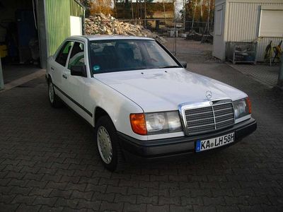 Brugt Mercedes E200 118 HK (86 kW) 1989 Hvid Sedan