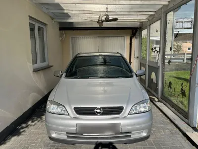 Gebraucht Opel Astra 101 PS (74 kW) 2000 Silber Limousine