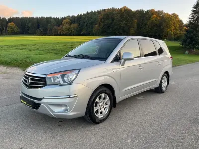 Gebraucht SsangYong Rodius Crystal 178 PS (130 kW) 2016 Silber Van / Kleinbus