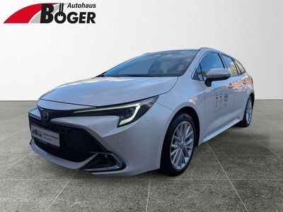 Gebraucht Toyota Corolla Team 140 PS (102 kW) 2023 Platinum white pearl Kombi
