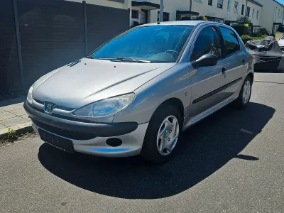 Gebraucht Peugeot 206 75 PS (55 kW) 2001 Silber Limousine