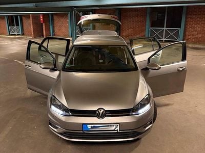 Silber Gebraucht 2017 VW Golf VII Highline Kleinwagen | 14.200 € (Fairer Preis)