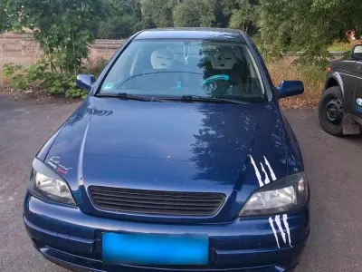 Gebraucht Opel Astra 105 PS (77 kW) 2003 Blau Limousine