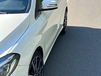 Gebraucht Mercedes B180 Urban 122 PS (89 kW) 2017 Weiß Van / Kleinbus