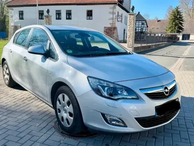 Usata Opel Astra 115 CV (84 kW) 2010 Argento Utilitaria