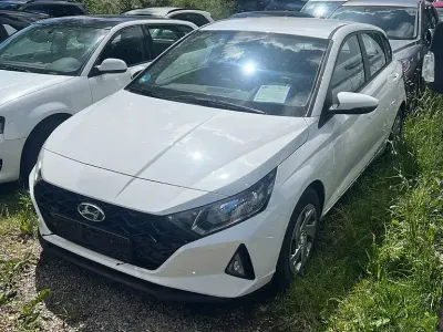 Gebraucht Hyundai i20 Select 101 PS (74 kW) 2022 Weiß Kleinwagen