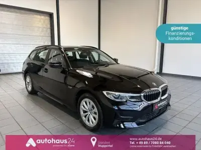 Gebraucht BMW 320e Advantage 204 PS (150 kW) 2022 Schwarz Kombi