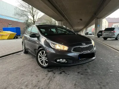 Gebraucht Kia Ceed 99 PS (72 kW) 2012 Grau Kleinwagen