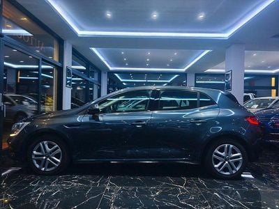Grau Gebraucht 2016 Renault Mégane IV Experience Limousine | 8.650 € (Etwas zu teuer)