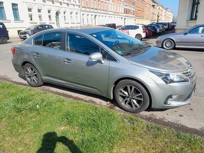Gebraucht Toyota Avensis Comfort 147 PS (108 kW) 2014 Beige Limousine