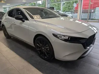 Neu Mazda 3 Homura-Line 140 PS (102 kW) 2026 Weiß Limousine
