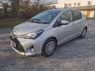 Gebraucht Toyota Yaris Hybrid Lounge 75 PS (55 kW) 2016 Silver metallic Kleinwagen