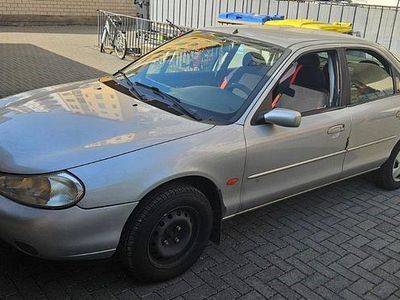 Gebraucht Ford Mondeo 131 PS (96 kW) 2000 Silber Limousine