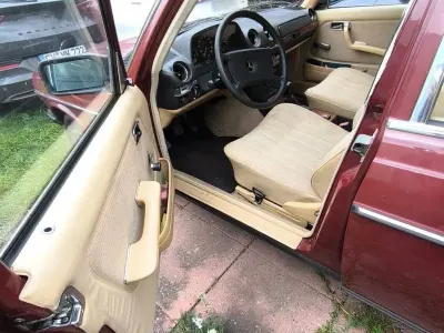 Gebraucht Mercedes 230 185 PS (136 kW) 1983 Rot Limousine