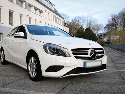 Gebraucht Mercedes A180 Style 109 PS (80 kW) 2014 Weiß Limousine