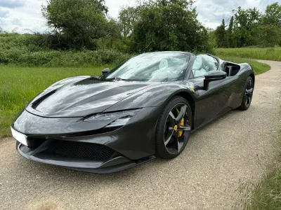 Gebraucht Ferrari SF90 2025 Grau Cabrio