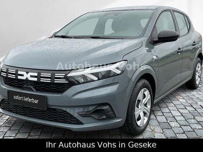 Neu Dacia Sandero Essentiel 67 PS (49 kW) 2025 Grau Limousine