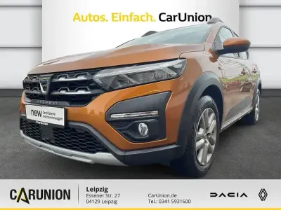 Używany Dacia Sandero Comfort 91 KM (66 kW) 2023 Pomarańczowy Sedan/Limuzyna