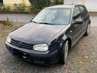 Schwarz Gebraucht 2002 VW Golf IV Kleinwagen | 1.900 € (Fairer Preis)