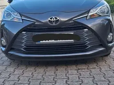 Gebraucht Toyota Yaris Club 111 PS (81 kW) 2019 Grau Kleinwagen
