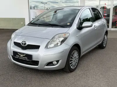 Gebraucht Toyota Yaris Edition 90 PS (66 kW) 2011 Silver mica metallic Kleinwagen