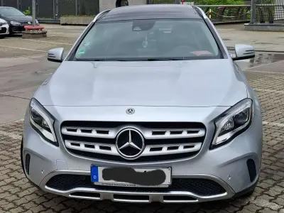 Używany Mercedes GLA180 Style 136 KM (100 kW) 2020 Srebrny SUV