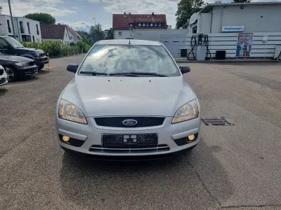Gebraucht Ford Focus Ambiente 101 PS (74 kW) 2007 Silber Limousine