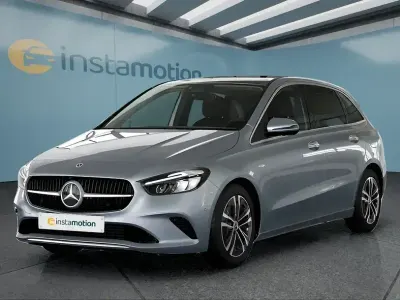 Używany Mercedes B250e 218 KM (160 kW) 2025 Srebrny Minivan