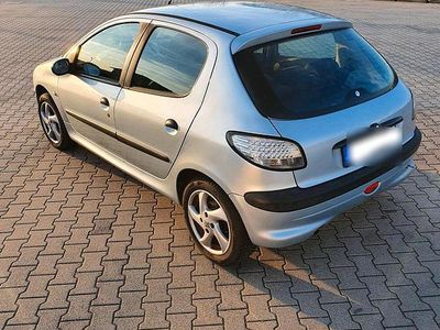 Gebraucht Peugeot 206 109 PS (80 kW) 2003 Silber Kleinwagen