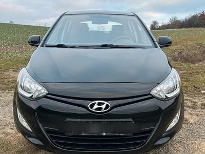 Gebraucht Hyundai i20 85 PS (62 kW) 2014 Schwarz Kleinwagen