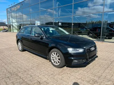 Używany Audi A4 S-Line 150 KM (110 kW) 2014 Czarny Kombi