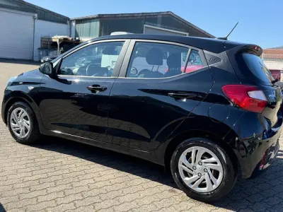 Usata Hyundai i10 Select 67 CV (49 kW) 2020 Nero Utilitaria