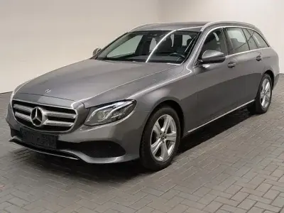 Gebraucht Mercedes E220 Avantgarde 194 PS (142 kW) 2017 Selenitgraumet. Kombi