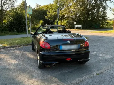Gebraucht Peugeot 206 CC 109 PS (80 kW) 2005 Schwarz Cabrio