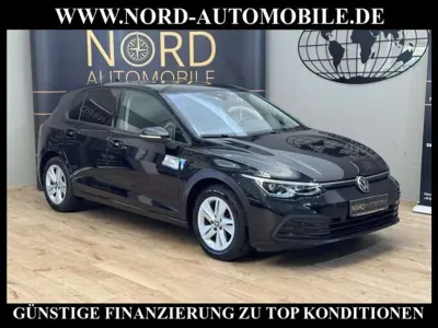Gebraucht VW Golf VIII Life 131 PS (96 kW) 2023 Deep black perleffek (metallic) Limousine