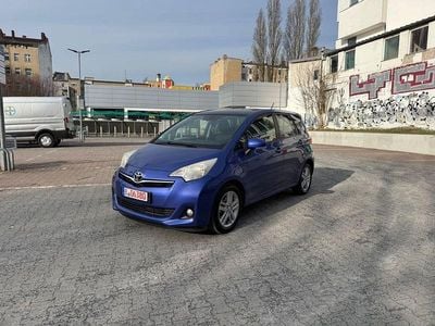 Gebraucht Toyota Verso-S Club 99 PS (72 kW) 2012 Blau Van / Kleinbus