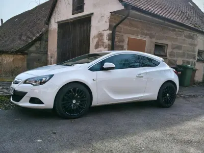 Gebraucht Opel Astra GTC 200 PS (147 kW) 2014 Weiß Coupé
