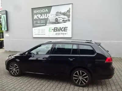 Gebraucht VW Golf VII Comfortline 122 PS (89 kW) 2015 Deep black perleffekt Kombi