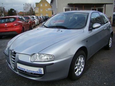 Gebraucht Alfa Romeo 147 Distinctive 105 PS (77 kW) 2001 Silber metallic Kleinwagen