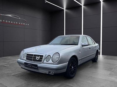 Silber Gebraucht 1996 Mercedes E280 Elegance Limousine | 2.980 €