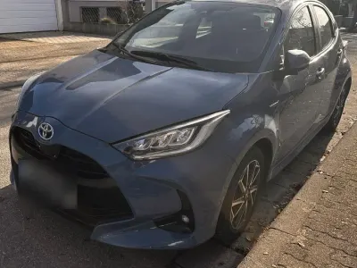 Gebraucht Toyota Yaris Hybrid Club 125 PS (91 kW) 2020 Blau Limousine