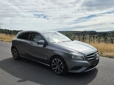 Gebraucht Mercedes A180 122 PS (89 kW) 2013 Grau Kleinwagen