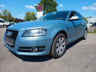 Gebraucht Audi A3 Attraction 105 PS (77 kW) 2010 Sphaerenblau Kleinwagen