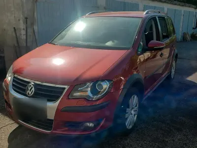 Gebraucht VW Touran 150 PS (110 kW) 2010 Rot Van / Kleinbus