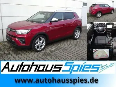 Gebraucht SsangYong Tivoli 163 PS (119 kW) 2023 Cherry red bicolor SUV