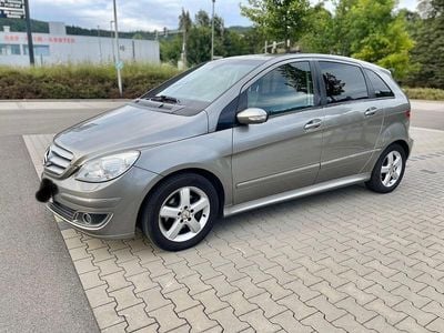 Mercedes B200