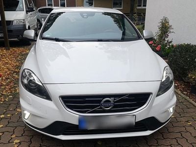 Gebraucht Volvo V40 R-Design 150 PS (110 kW) 2015 Weiß Limousine