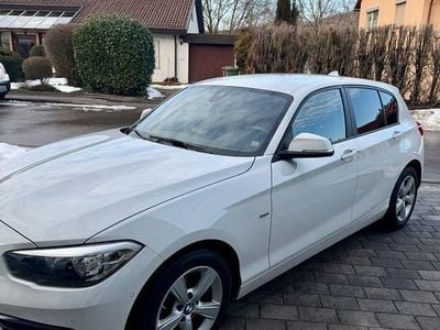 Weiß Gebraucht 2016 BMW 116 Sport Line Kleinwagen | 12.900 €