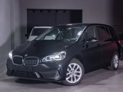 Gebraucht BMW 220 Gran Tourer Sport Line 190 PS (139 kW) 2021 Schwarz Van / Kleinbus